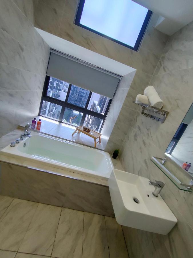 Town - Imperio With Bathtub