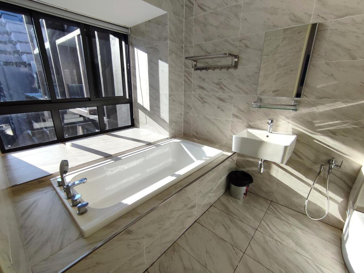 Town - Imperio With Bathtub Malacca